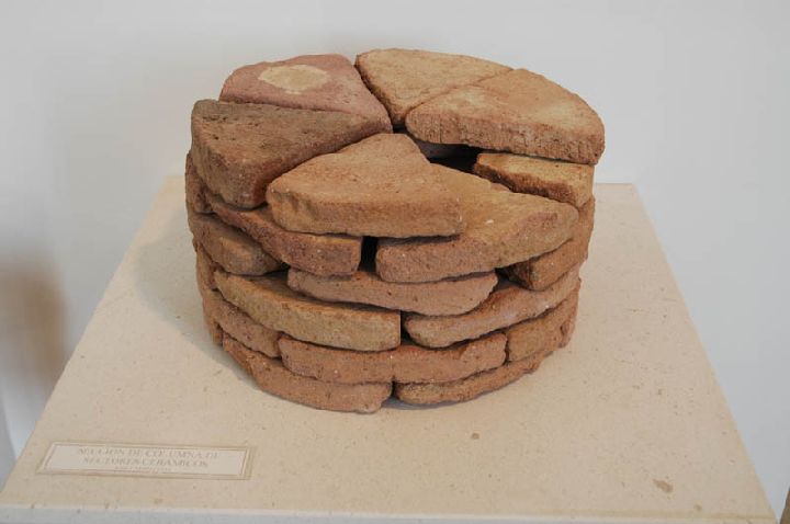 [La_Union_Museo_Arq_Portman]_Peculiar_seccion_de_columna_con_sectores_ceramicos