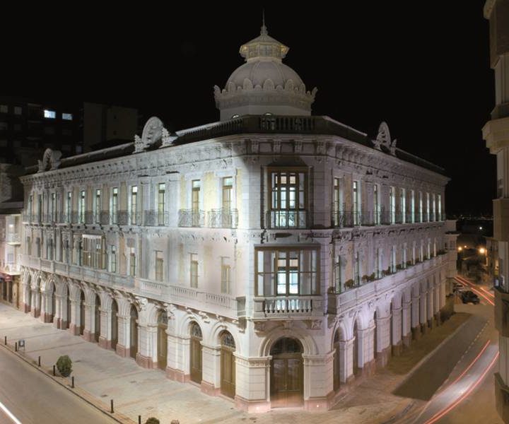 10-fachada_nocturna