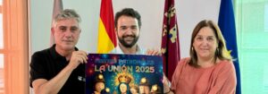 Pedro Javier Bernal firma el cartel anunciador de las Fiestas de La Unión 2025