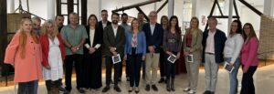 La consejera Conchita Ruiz inaugura en La Unión la exposición ‘Reflejos cerámicos’, creada por usuarios del centro Cristo de los Mineros